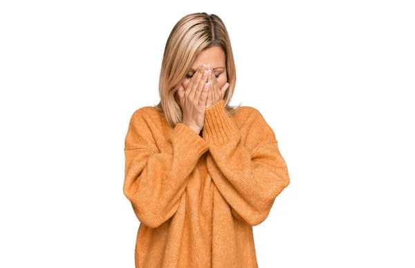 Middelbare Leeftijd Blanke Vrouw Dragen Casual Winter Trui Met Droevige — Stockfoto