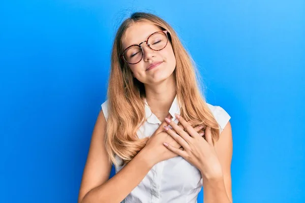 Prachtig Jong Kaukasisch Meisje Met Casual Kleding Bril Lachend Met — Stockfoto