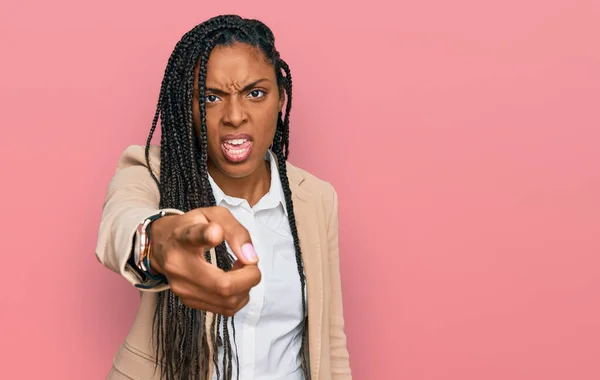 Africano Americano Mulher Vestindo Jaqueta Negócios Apontando Descontente Frustrado Para — Fotografia de Stock