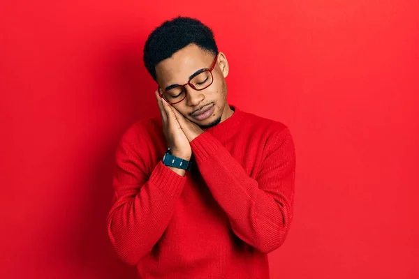 Jeune Homme Afro Américain Portant Des Vêtements Décontractés Des Lunettes — Photo