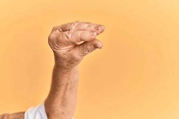 Senior Caucasian Hand Yellow Isolated Background Picking Taking Invisible Thing — Stock Photo, Image
