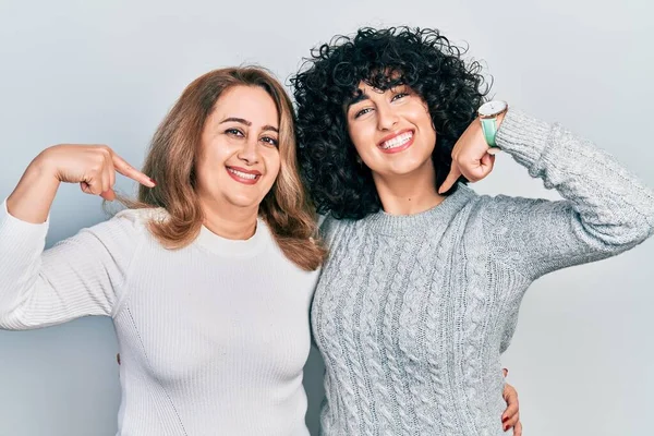 Middle East Mother Daughter Wearing Casual Clothes Looking Confident Smile — Stock Photo, Image