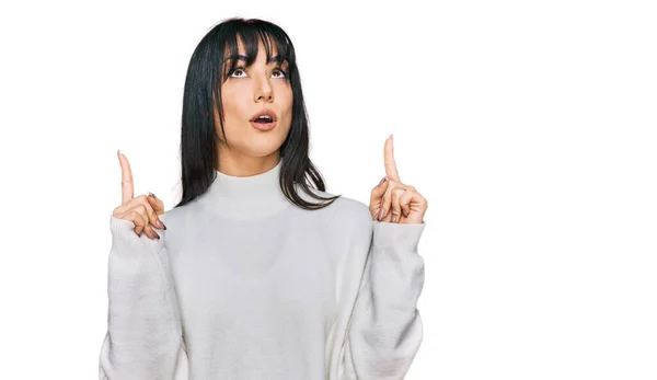 Young Brunette Woman Bangs Wearing Casual Turtleneck Sweater Amazed Surprised — Stock Photo, Image