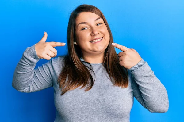 Beautiful Brunette Size Woman Wearing Casual Clothes Smiling Cheerful Showing — Stock Photo, Image