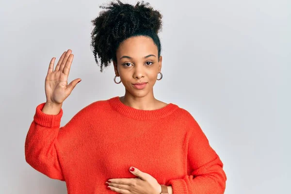 Young African American Girl Wearing Casual Clothes Swearing Hand Chest — Stock Photo, Image