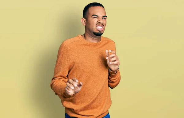 Jeune Homme Afro Américain Portant Des Vêtements Décontractés Expression Dégoûtée — Photo