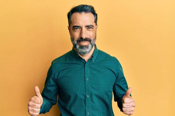 Homem Meia Idade Com Barba Cabelos Grisalhos Vestindo Roupas Negócios — Fotografia de Stock