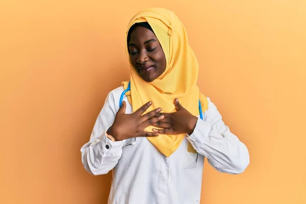 Beautiful African Young Woman Wearing Doctor Uniform Hijab Smiling Hands — Stock Photo, Image