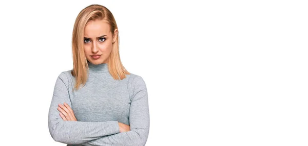 Mulher Branca Bonita Vestindo Roupas Casuais Cético Nervoso Desaprovando Expressão — Fotografia de Stock