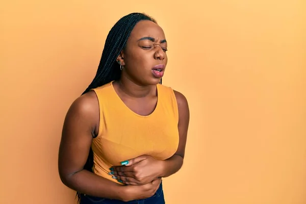 Młoda Afroamerykanka Luźnych Ciuchach Ręką Brzuchu Mdłości Bolesna Choroba Złe — Zdjęcie stockowe
