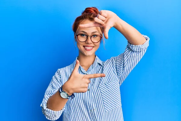Young Beautiful Redhead Woman Wearing Casual Clothes Glasses Blue Background — Stock Photo, Image