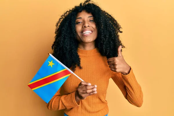 Donna Afro Americana Con Capelli Afro Che Tiene Repubblica Democratica — Foto Stock