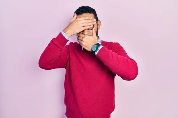 Hispanischer Mann Mit Bart Businesshemd Und Brille Der Augen Und — Stockfoto