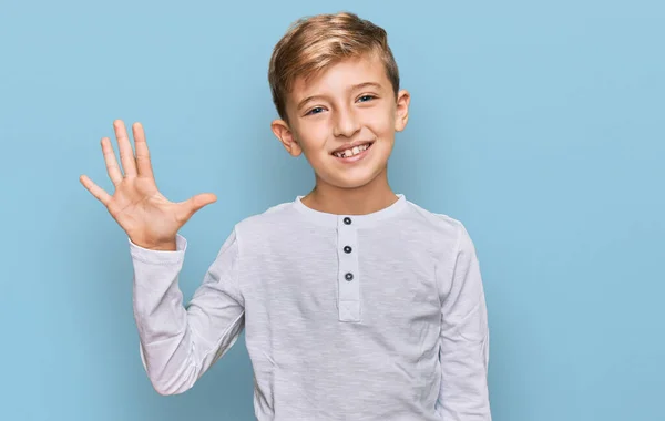 Pequeño Niño Caucásico Con Ropa Casual Mostrando Señalando Con Los — Foto de Stock