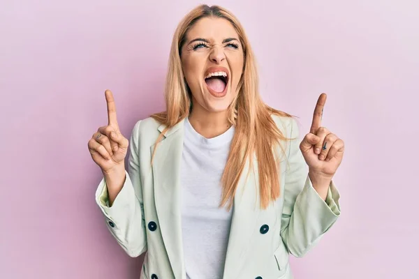 Young Caucasian Woman Wearing Business Clothes Pointing Fingers Angry Mad — Stock Photo, Image