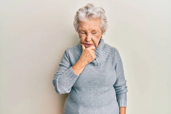 Senior Grey Haired Woman Wearing Casual Clothes Feeling Unwell Coughing — Stock Photo, Image