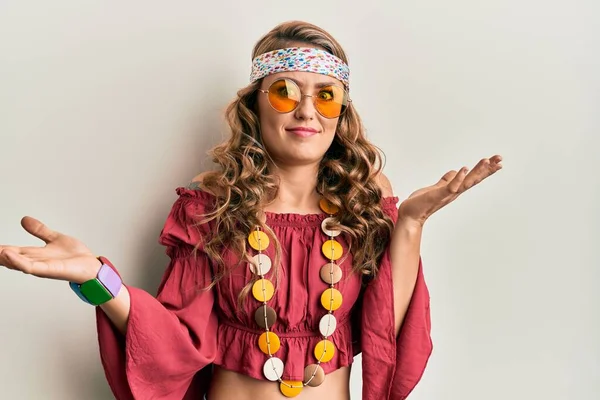 Giovane Ragazza Bionda Che Indossa Stile Bohemien Hippie Espressione Indiscreta — Foto Stock