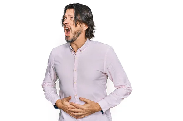 Medelålders Stilig Man Bär Business Shirt Med Hand Magen Eftersom — Stockfoto