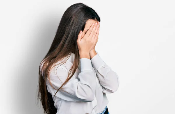 Junge Brünette Teenager Tragen Business Weißes Hemd Mit Traurigem Gesichtsausdruck — Stockfoto