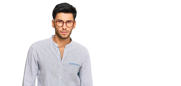 Joven Hombre Guapo Con Ropa Casual Gafas Escéptico Nervioso Frunciendo —  Fotos de Stock