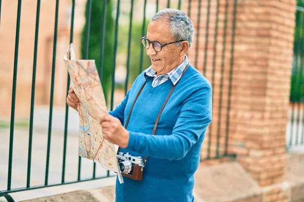 Senior Grey Haired Tourist Man Smiling Happy Holding Map City — Stock Photo, Image