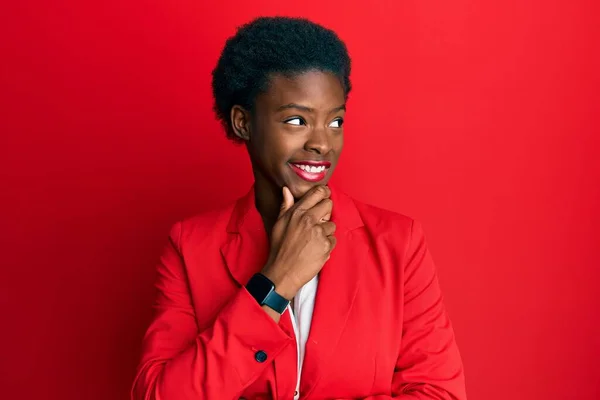 Jovem Afro Americana Vestindo Roupas Negócios Com Mão Queixo Pensando — Fotografia de Stock