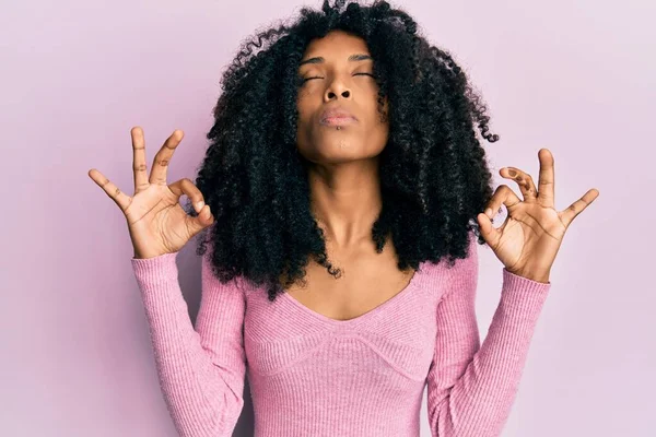 African American Woman Afro Hair Wearing Casual Pink Shirt Relax — Stock Photo, Image