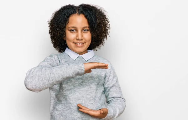 Young Little Girl Afro Hair Wearing Casual Clothes Gesturing Hands — Stock Photo, Image