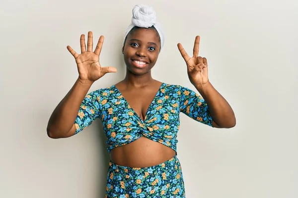 Young African Woman Wearing Hair Turban African Style Showing Pointing — Stock Photo, Image
