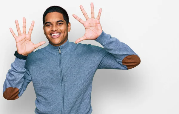 Junger Gutaussehender Hispanischer Mann Lässigem Sweatshirt Der Mit Finger Nummer — Stockfoto