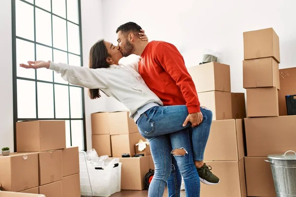 Young Latin Couple Kissing Dancing New Home — Stock Photo, Image