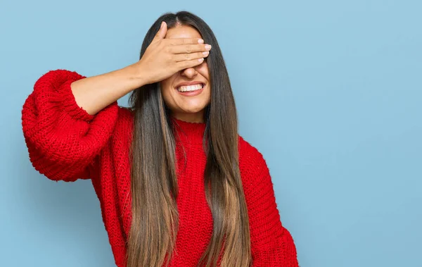 Belle Femme Hispanique Portant Des Vêtements Décontractés Souriant Riant Avec — Photo