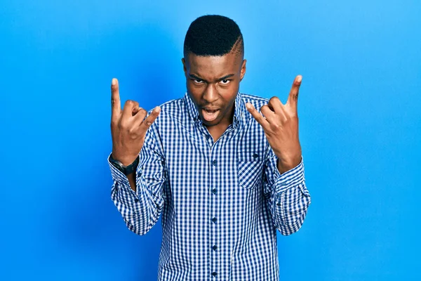 Young African American Man Wearing Casual Clothes Shouting Crazy Expression — Stock Photo, Image