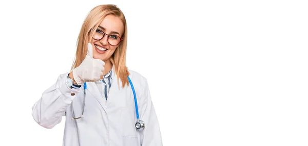 Beautiful Caucasian Woman Wearing Doctor Uniform Stethoscope Doing Happy Thumbs — Stock Photo, Image