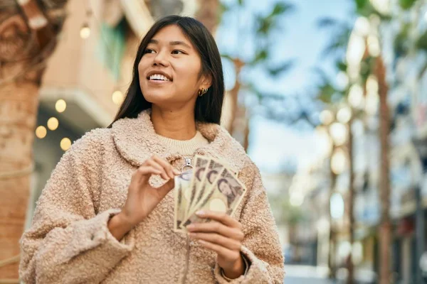 Young Asian Woman Smiling Happy Counting Japanese Yen Banknotes City — Stock Photo, Image