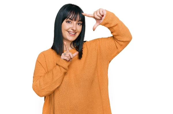 Young Hispanic Woman Wearing Casual Clothes Smiling Making Frame Hands — Stock Photo, Image