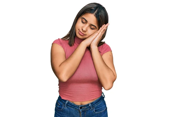 Jeune Fille Hispanique Portant Shirt Décontracté Dormir Fatigué Rêver Posant — Photo