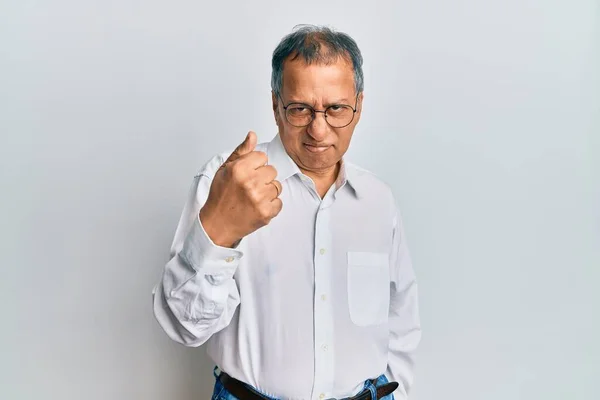 Homem Indiano Meia Idade Vestindo Roupas Casuais Óculos Com Raiva — Fotografia de Stock