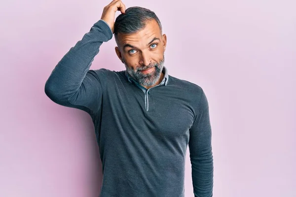 Hombre Guapo Mediana Edad Con Ropa Casual Confundir Preguntarse Acerca — Foto de Stock