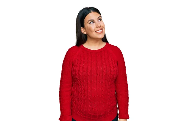 Schöne Brünette Frau Lässigem Pullover Die Mit Einem Lächeln Gesicht — Stockfoto