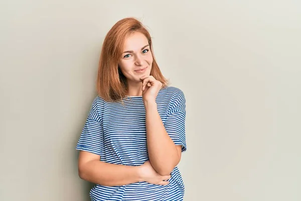 Young Caucasian Woman Wearing Casual Clothes Smiling Looking Confident Camera — Stock Photo, Image
