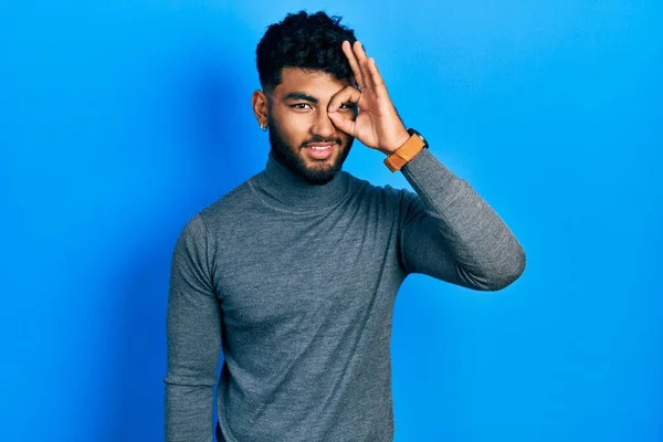 Hombre Árabe Con Barba Vistiendo Jersey Cuello Alto Haciendo Buen — Foto de Stock