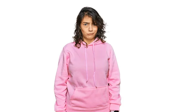 Jeune Femme Hispanique Portant Sweat Shirt Décontracté Sceptique Nerveux Fronçant — Photo