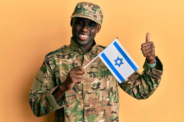 Młody Afroamerykanin Mundurze Wojskowym Flagą Izraela Uśmiechnięty Szczęśliwy Pozytywny Kciuk — Zdjęcie stockowe