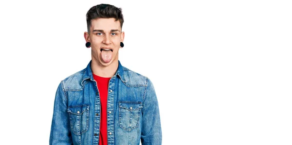 Giovane Ragazzo Caucasico Con Orecchie Dilatazione Indossa Giacca Jeans Casual — Foto Stock