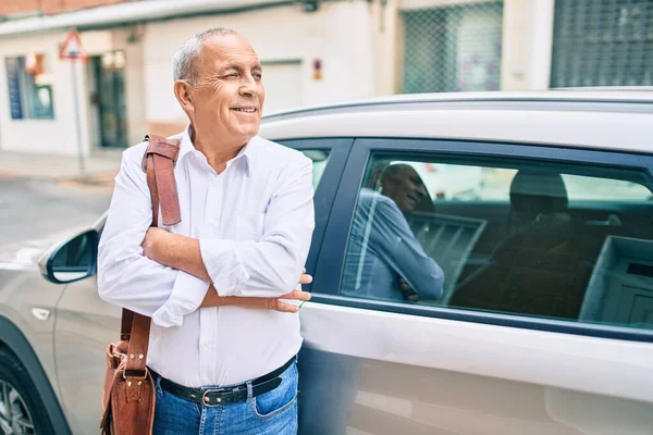 Senior Man Smiling Happy Standing Car City — Stock Photo, Image