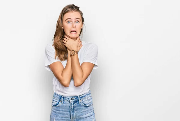 Beautiful Young Blonde Woman Wearing Casual White Shirt Shouting Suffocate — Stock Photo, Image