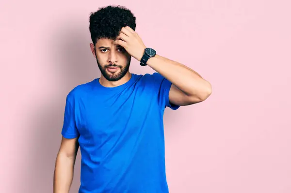 Jovem Árabe Com Barba Vestindo Camisa Azul Casual Preocupado Estressado — Fotografia de Stock