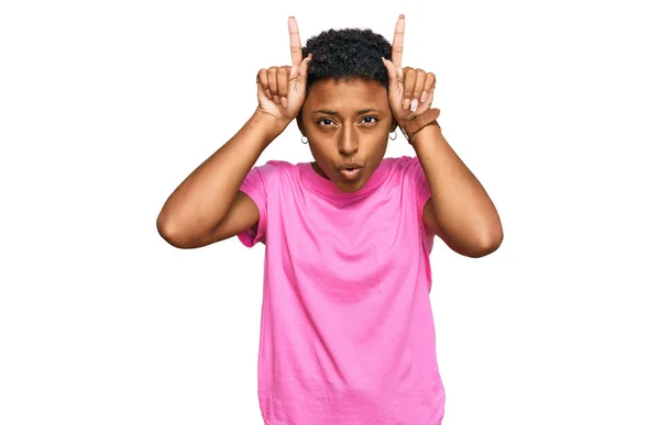 Young African American Woman Wearing Casual Clothes Doing Funny Gesture — Stock Photo, Image