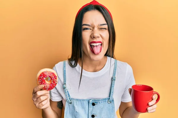 Jong Hispanic Meisje Eten Donut Het Drinken Van Koffie Steken — Stockfoto